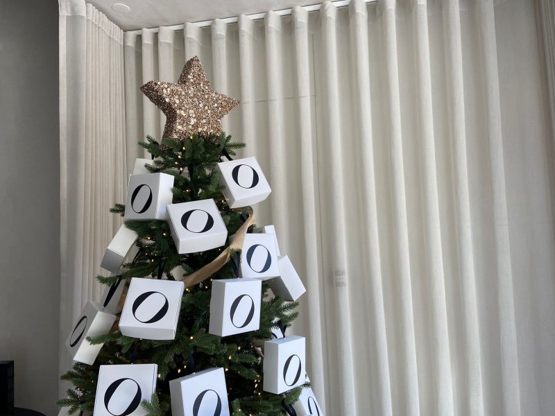 A nova árvore de Natal do cabeleireiro The Loft conta com ofertas exclusivas para os clientes do salão durante o mês de dezembro.